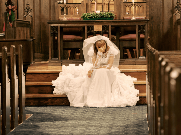 Resengo no-show: beeld van huilende bruid als marketingfoto